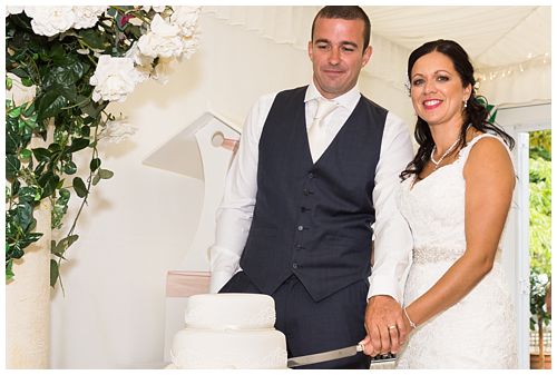7 Tips for Brides and Grooms on cutting the Wedding cake